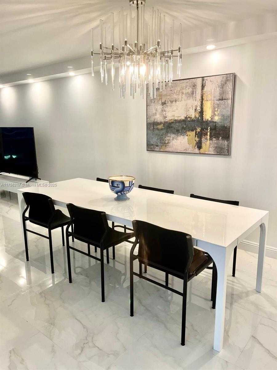 Small Image of 100 BAYVIEW DR #1006, Sunny Isles Beach Number 11