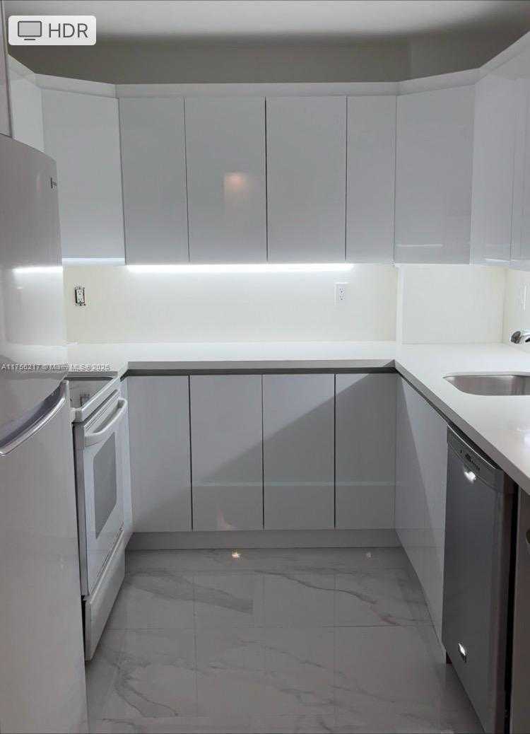 Small Image of 100 BAYVIEW DR #1006, Sunny Isles Beach Number 13