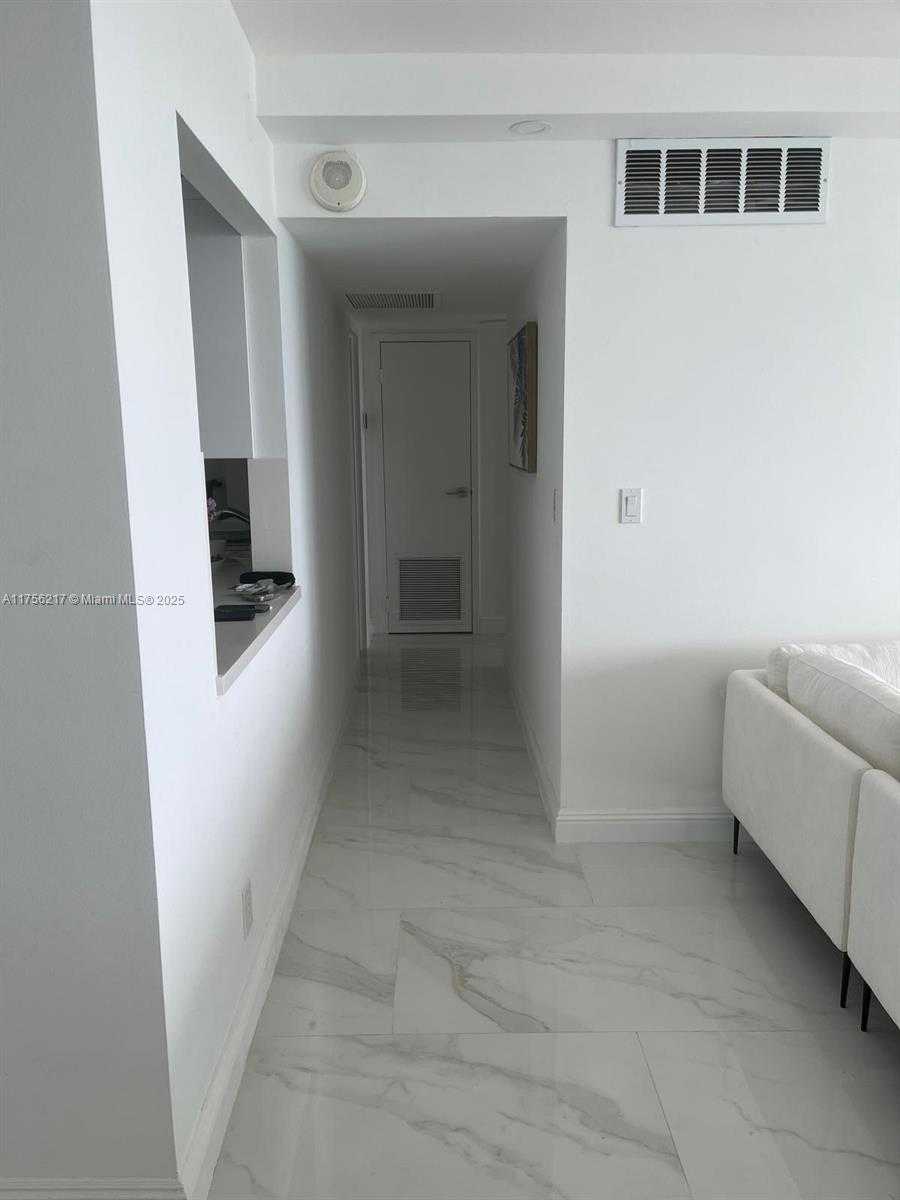 Small Image of 100 BAYVIEW DR #1006, Sunny Isles Beach Number 14