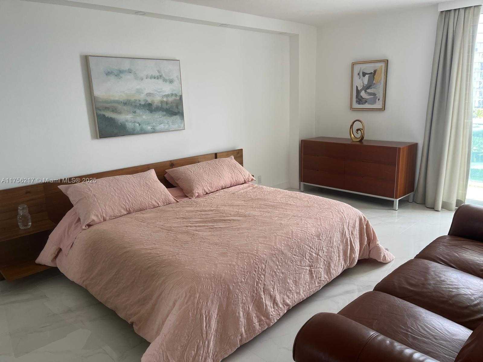 Small Image of 100 BAYVIEW DR #1006, Sunny Isles Beach Number 16