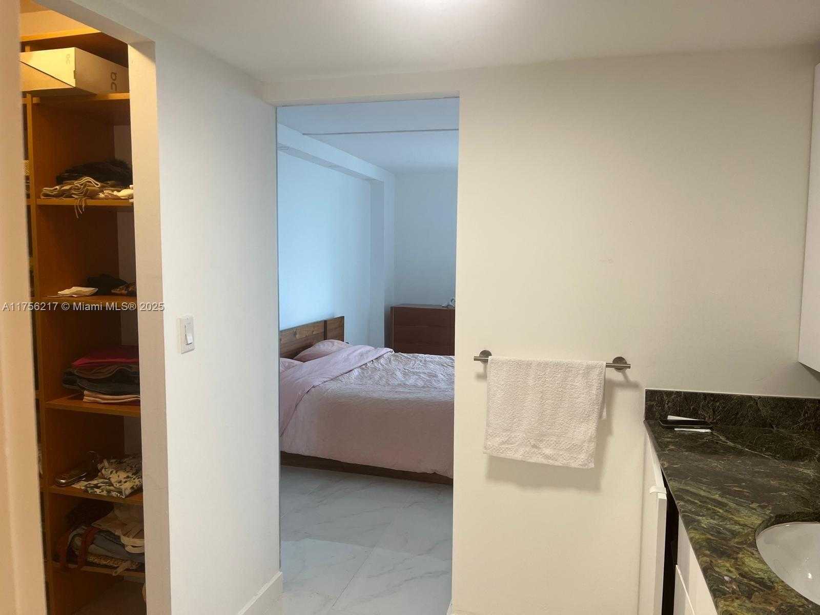 Small Image of 100 BAYVIEW DR #1006, Sunny Isles Beach Number 17
