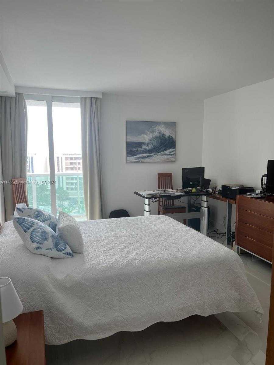 Small Image of 100 BAYVIEW DR #1006, Sunny Isles Beach Number 21