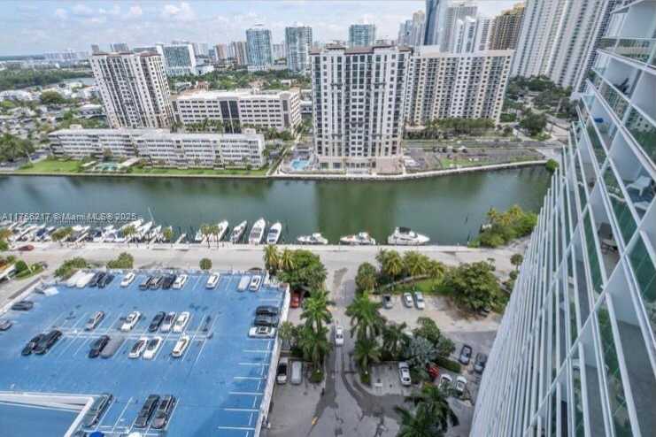 Small Image of 100 BAYVIEW DR #1006, Sunny Isles Beach Number 3