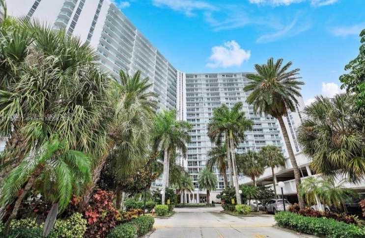 Small Image of 100 BAYVIEW DR #1006, Sunny Isles Beach Number 5
