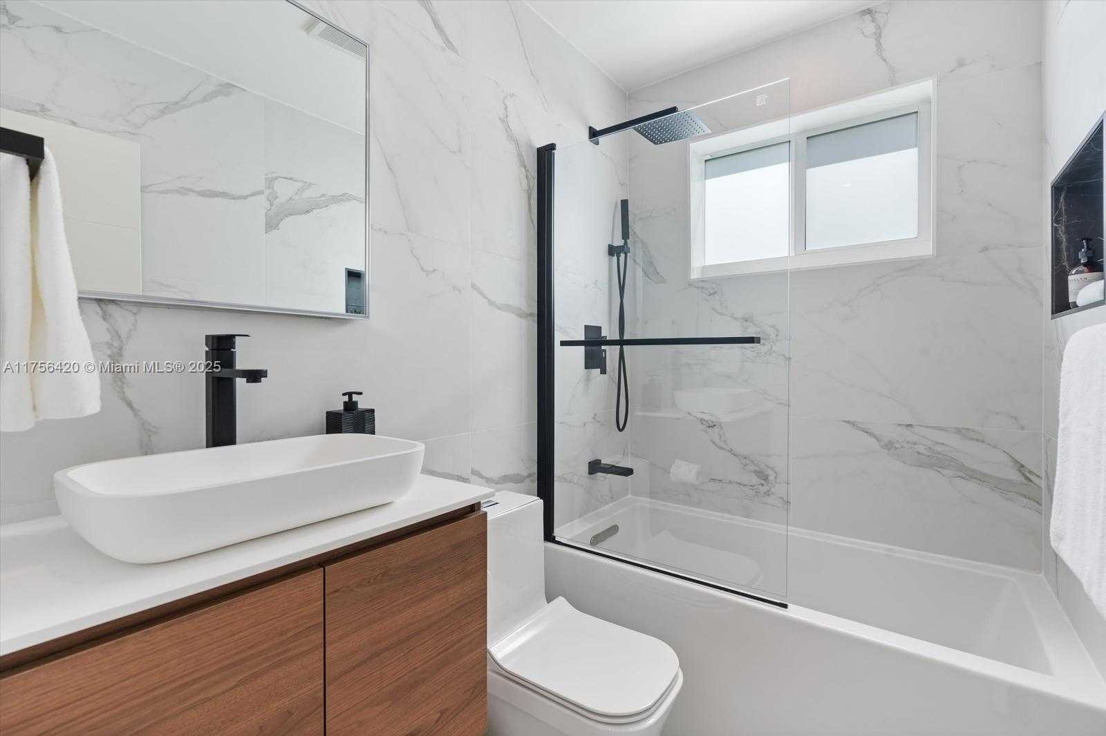 Small Image of 2350 NORTH EAST 193 ST, Miami Number 14