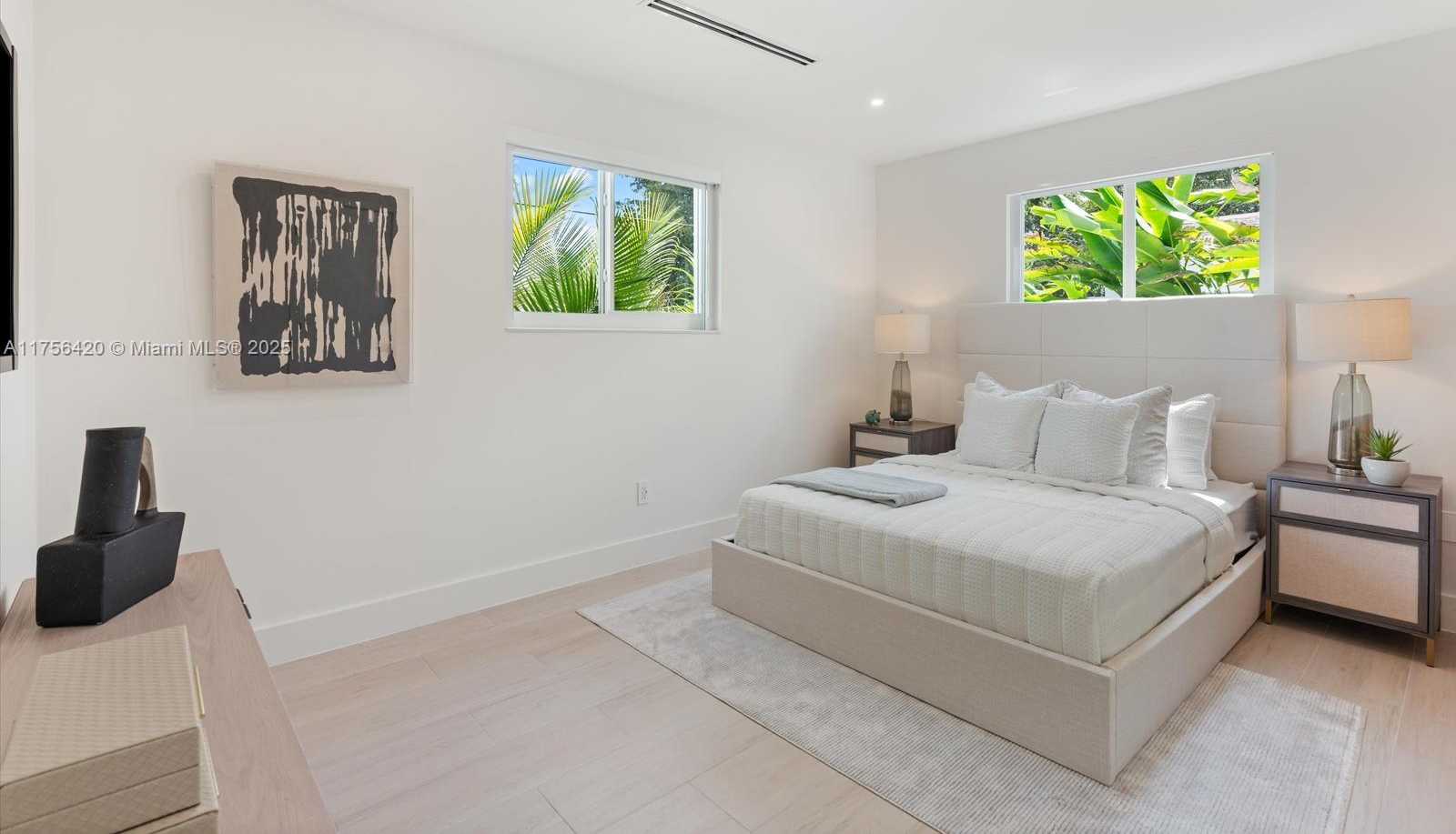 Small Image of 2350 NORTH EAST 193 ST, Miami Number 16