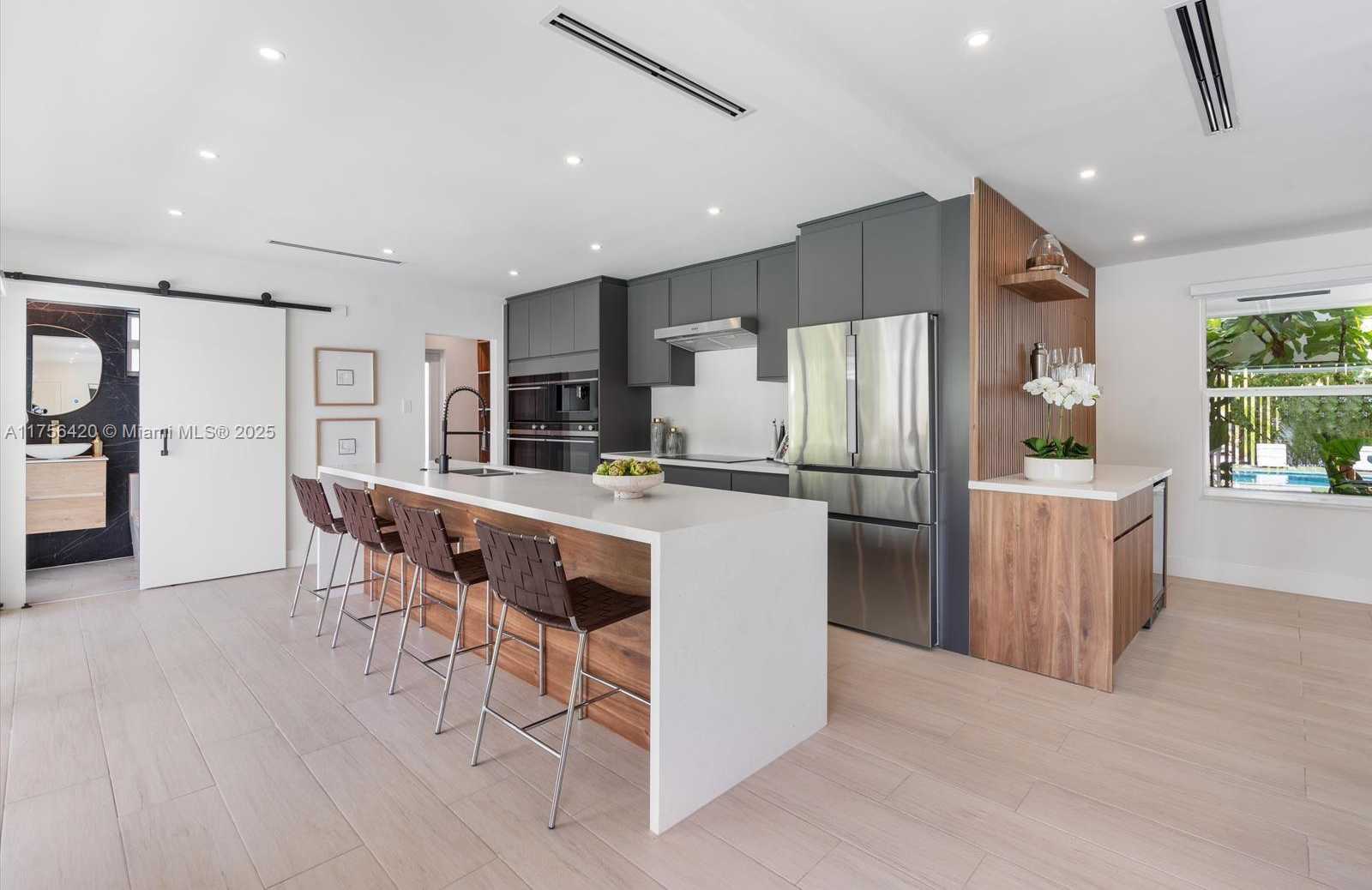 Small Image of 2350 NORTH EAST 193 ST, Miami Number 19