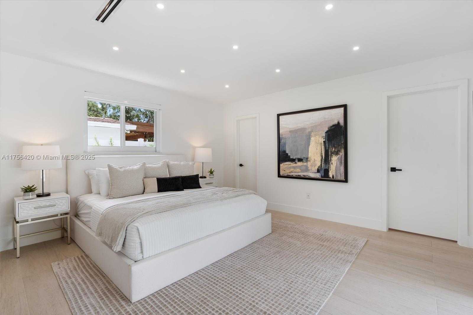 Small Image of 2350 NORTH EAST 193 ST, Miami Number 20