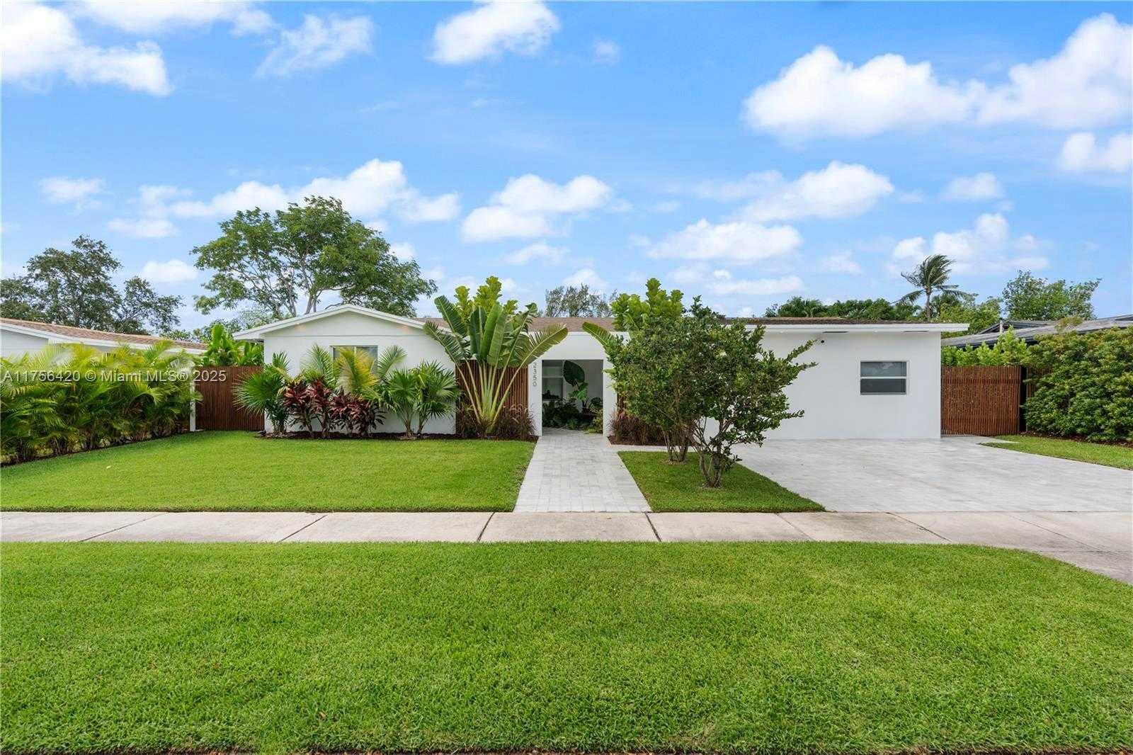 Small Image of 2350 NORTH EAST 193 ST, Miami Number 5