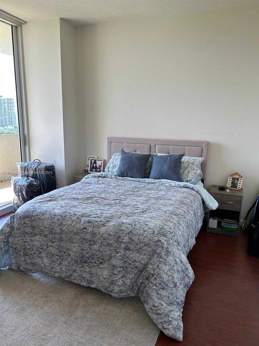 Small Image of 19501 WEST COUNTRY CLUB DR #1001, Aventura Number 2