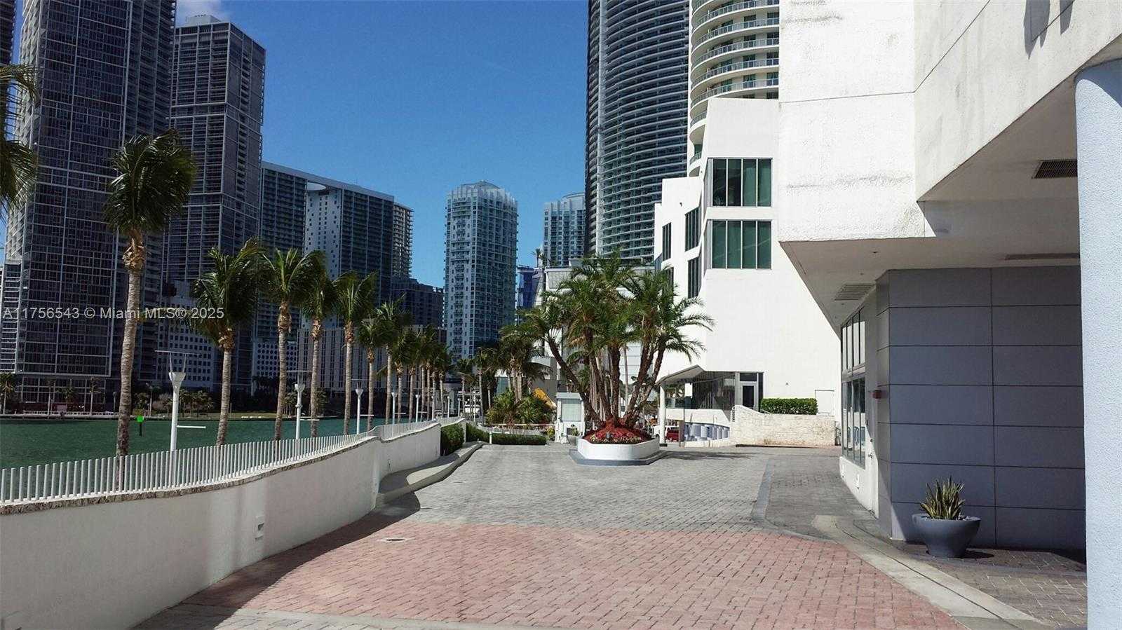 Small Image of 325 BISCAYNE BL #2220, Miami Number 20