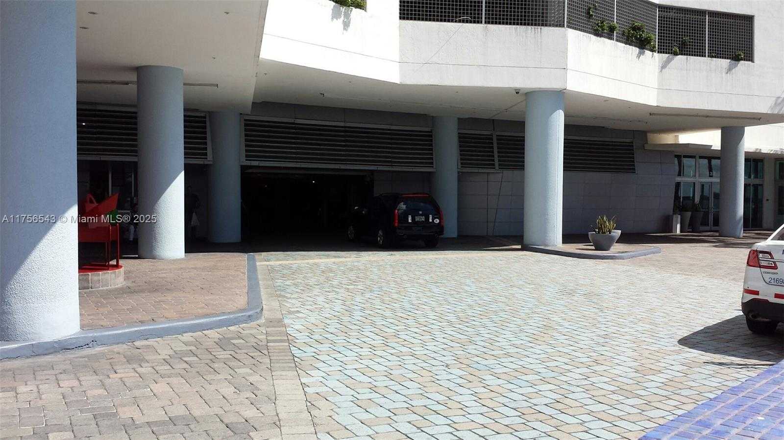 Small Image of 325 BISCAYNE BL #2220, Miami Number 22