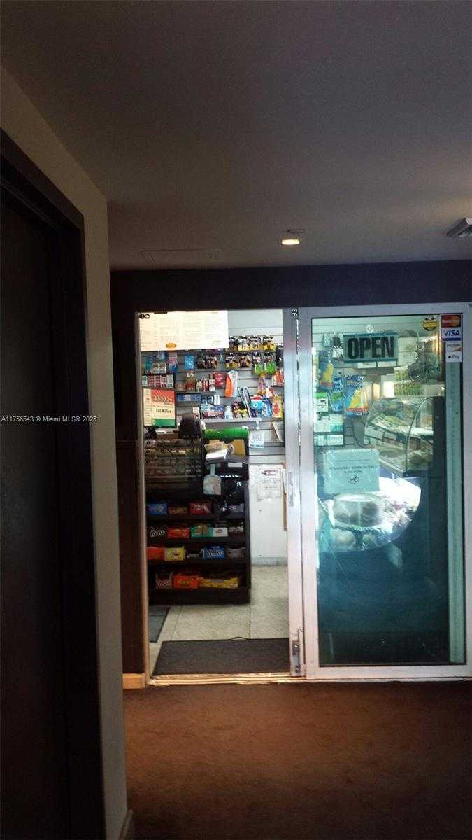 Small Image of 325 BISCAYNE BL #2220, Miami Number 28