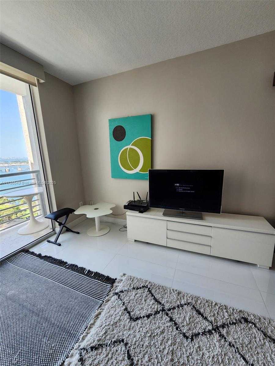 Small Image of 325 BISCAYNE BL #2220, Miami Number 4