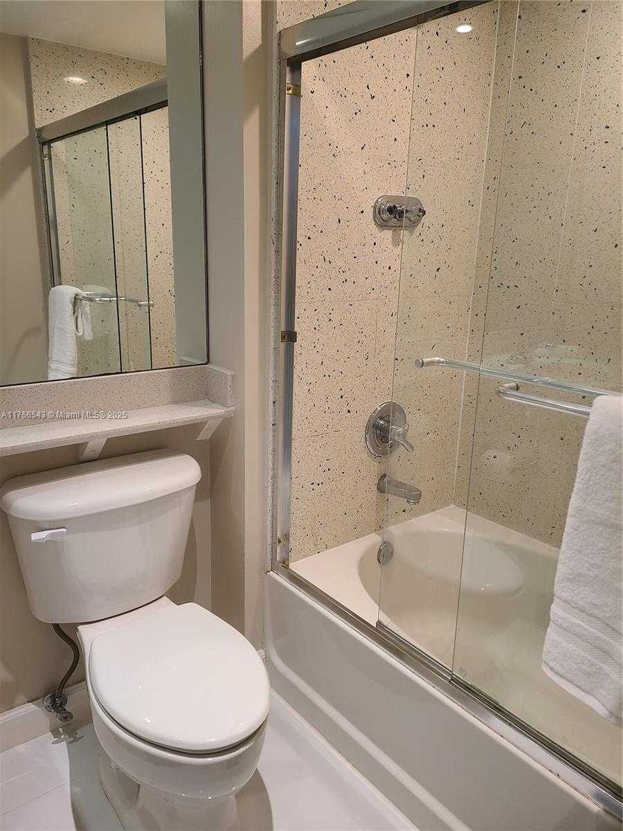 Small Image of 325 BISCAYNE BL #2220, Miami Number 7