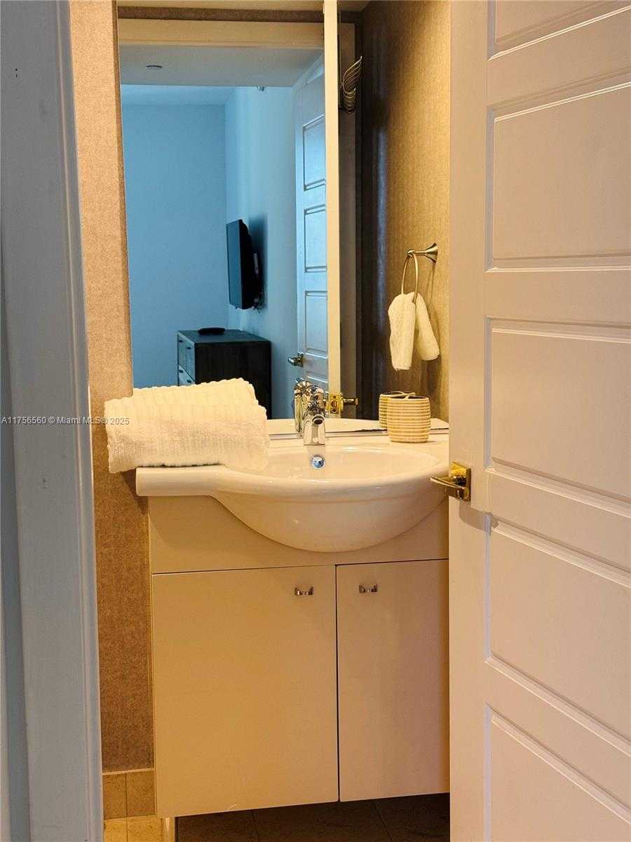 Small Image of 1830 SOUTH OCEAN DR #3003, Hallandale Beach Number 29