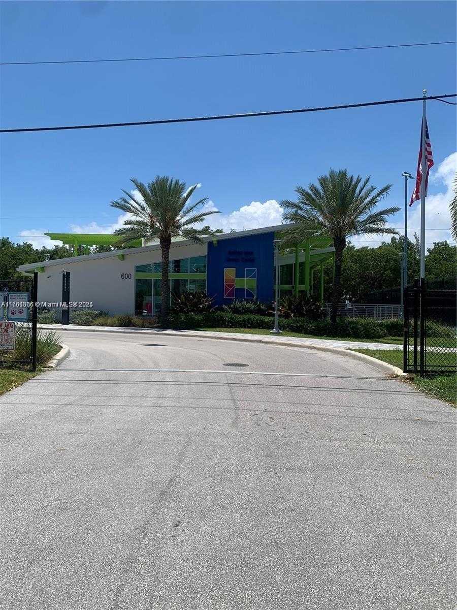 Small Image of 300 LAYNE BLVD #202, Hallandale Beach Number 3