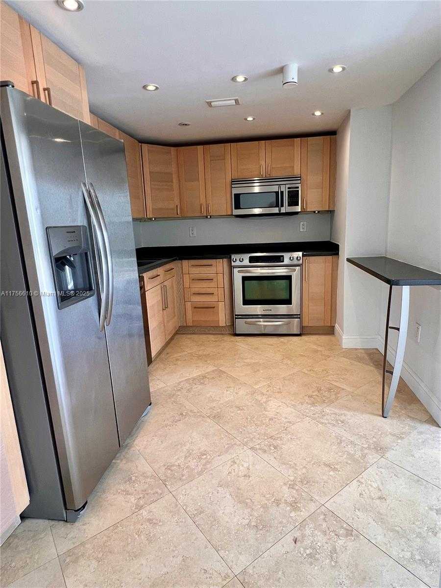 Small Image of 17600 NORTH BAY RD #N304, Sunny Isles Beach Number 4