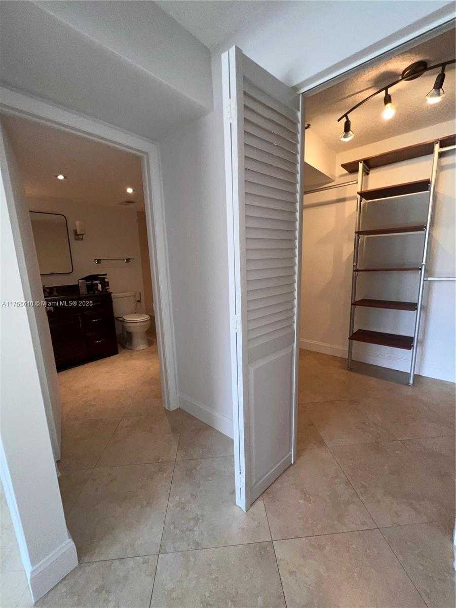 Small Image of 17600 NORTH BAY RD #N304, Sunny Isles Beach Number 6