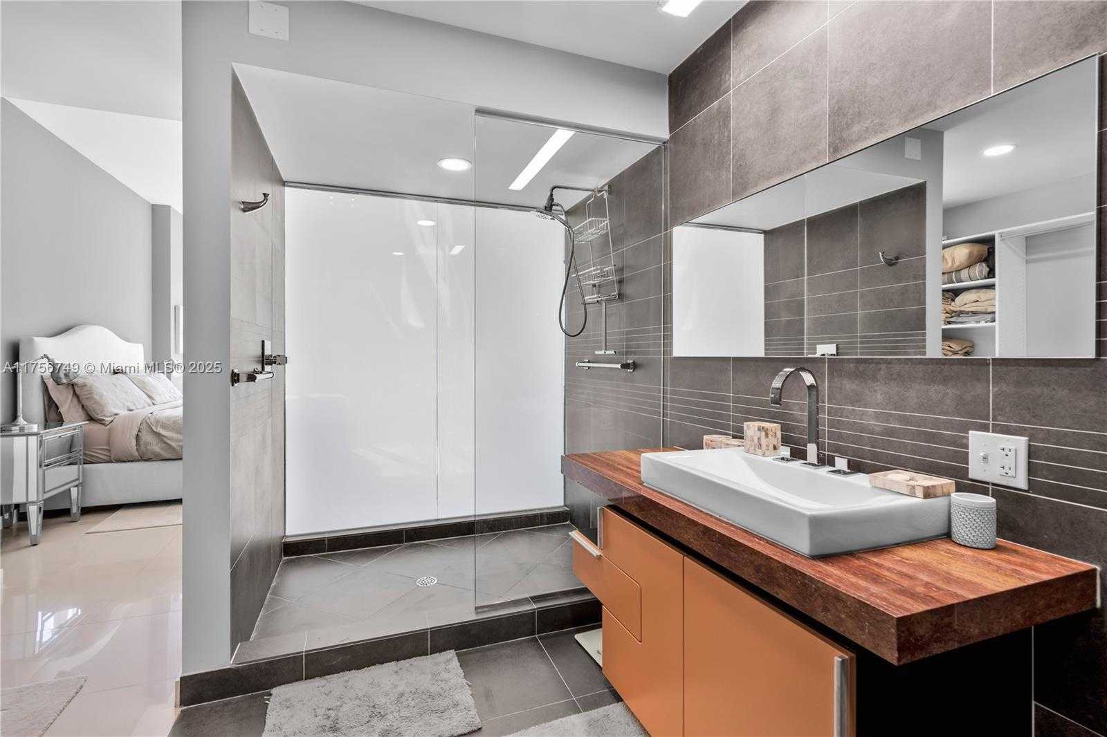 Small Image of 2100 PARK AVE #204, Miami Beach Number 10