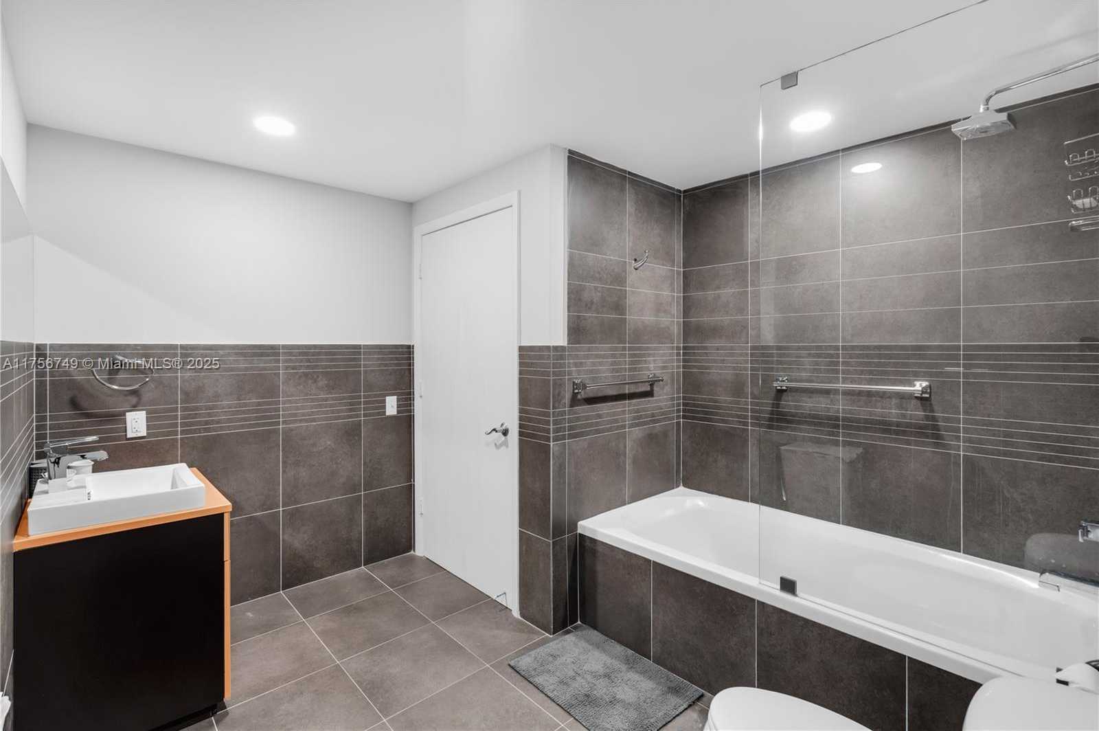 Small Image of 2100 PARK AVE #204, Miami Beach Number 13