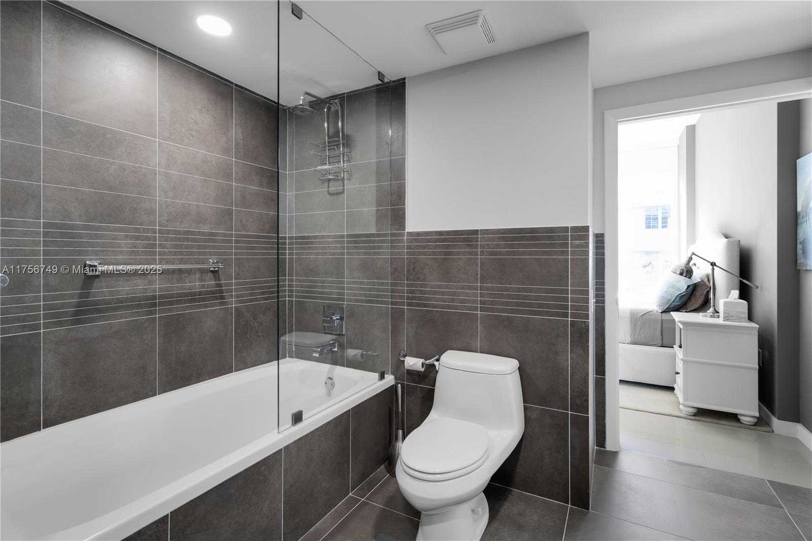 Small Image of 2100 PARK AVE #204, Miami Beach Number 14