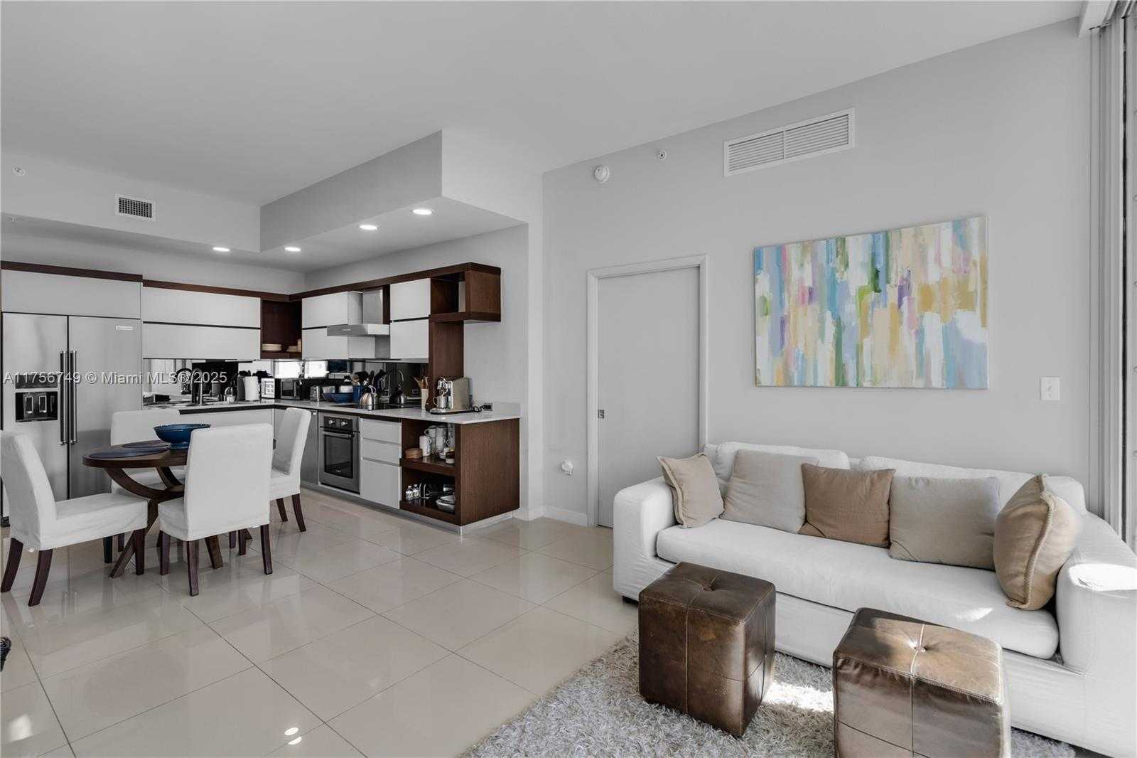 Small Image of 2100 PARK AVE #204, Miami Beach Number 3