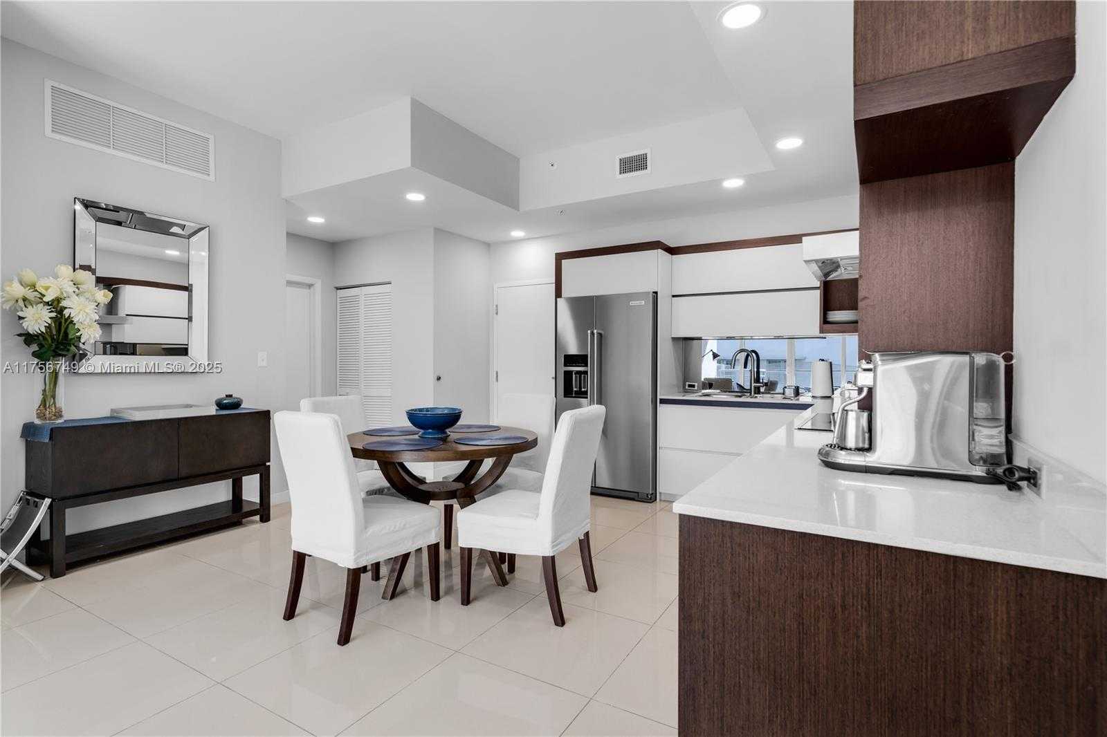Small Image of 2100 PARK AVE #204, Miami Beach Number 4