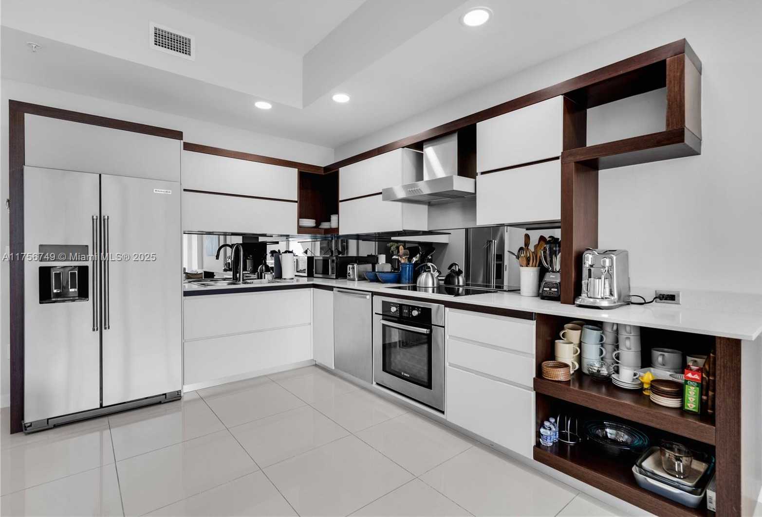 Small Image of 2100 PARK AVE #204, Miami Beach Number 5