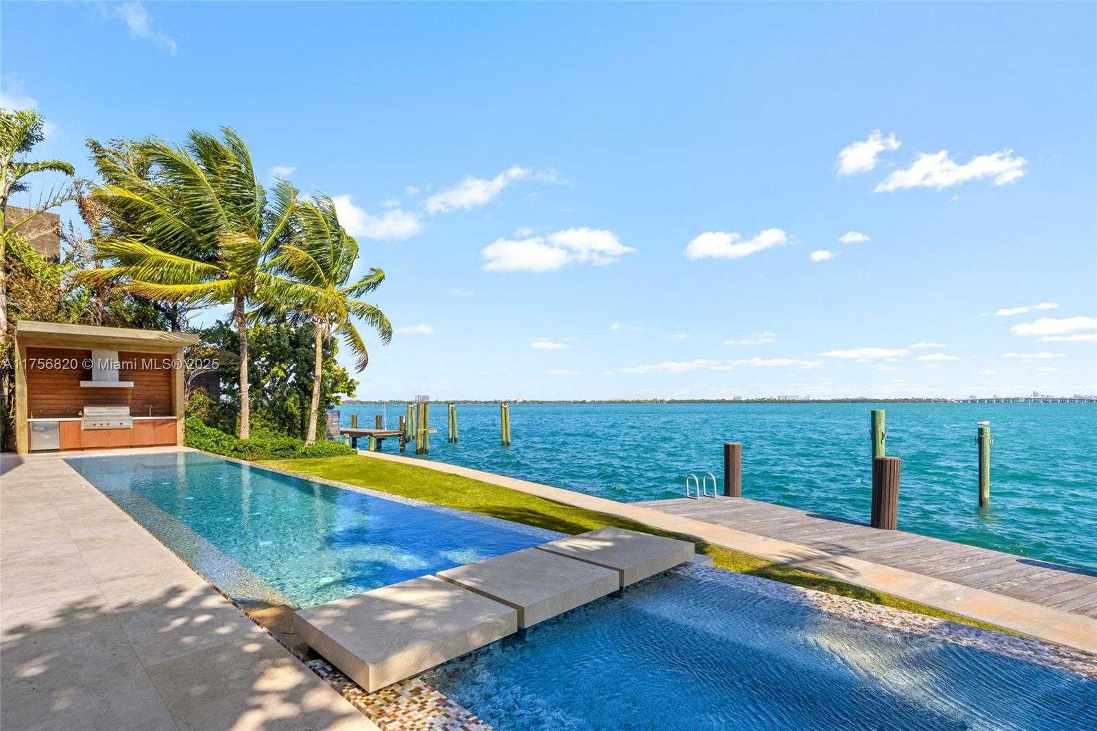 Small Image of 825 EAST DILIDO DR, Miami Beach Number 15