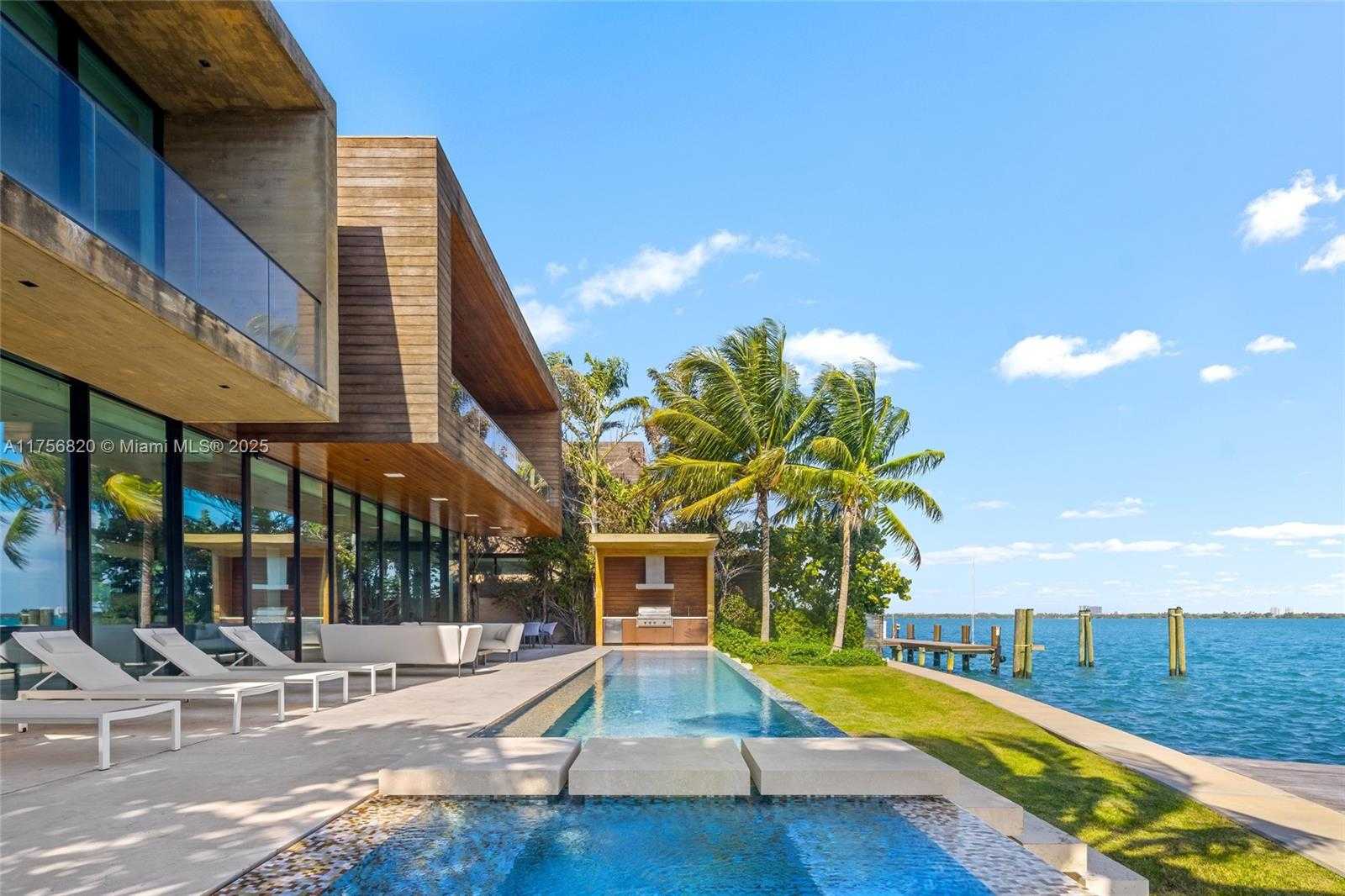 Small Image of 825 EAST DILIDO DR, Miami Beach Number 16