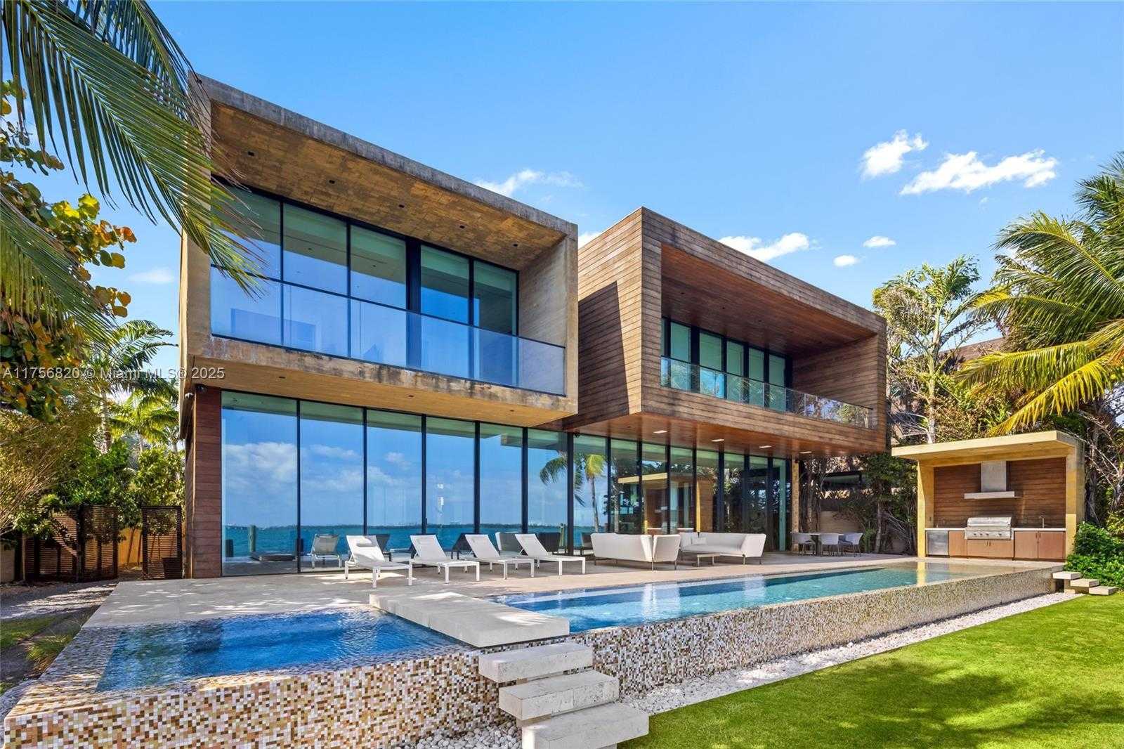 Small Image of 825 EAST DILIDO DR, Miami Beach Number 17