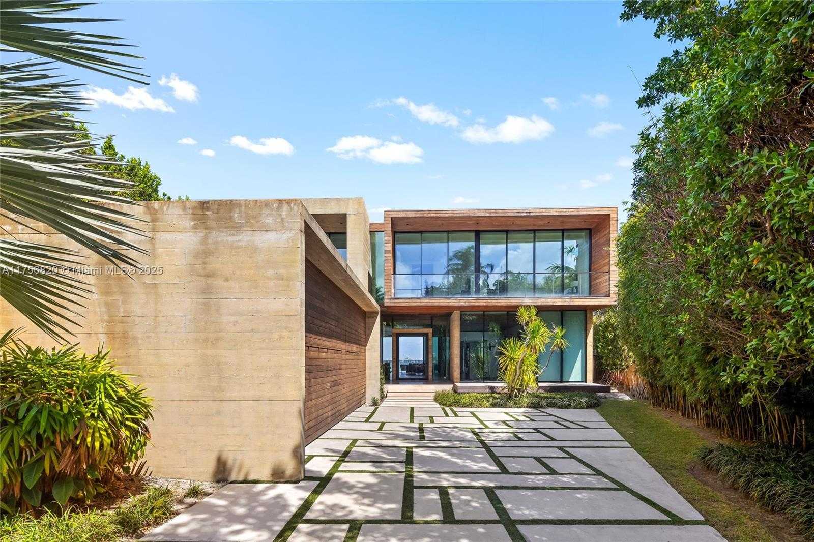 Small Image of 825 EAST DILIDO DR, Miami Beach Number 2