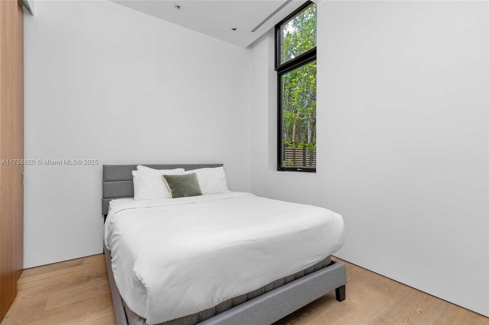 Small Image of 825 EAST DILIDO DR, Miami Beach Number 20