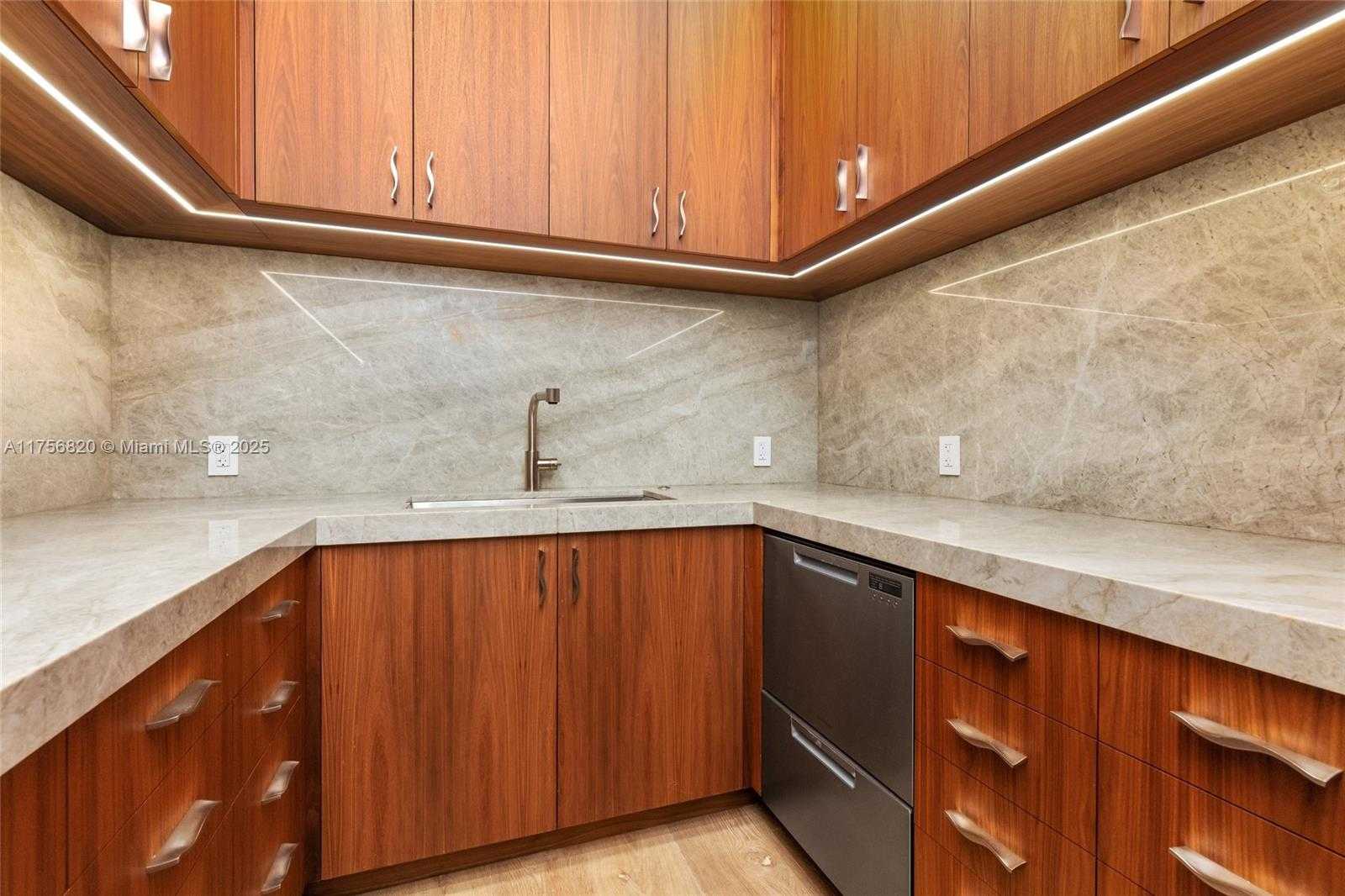 Small Image of 825 EAST DILIDO DR, Miami Beach Number 21