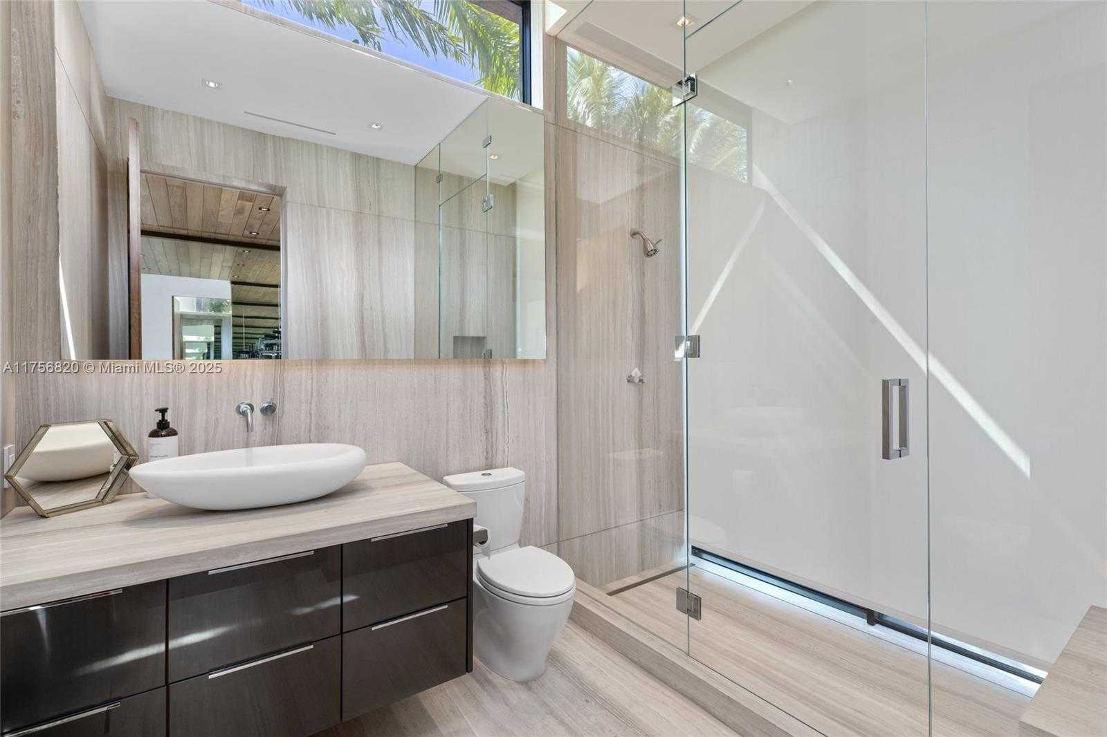 Small Image of 825 EAST DILIDO DR, Miami Beach Number 23