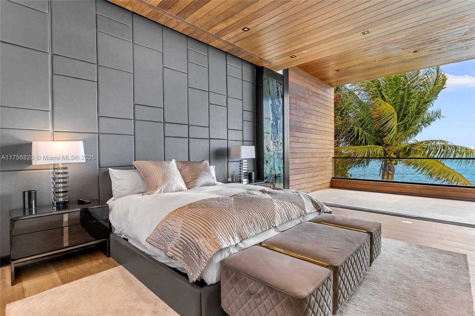 Small Image of 825 EAST DILIDO DR, Miami Beach Number 25