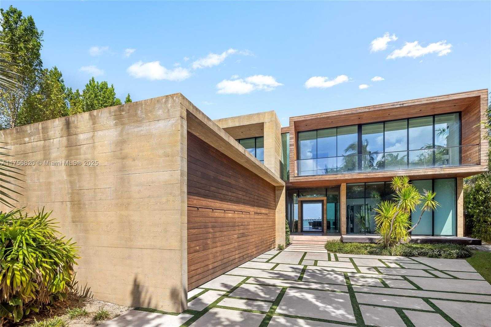 Small Image of 825 EAST DILIDO DR, Miami Beach Number 3