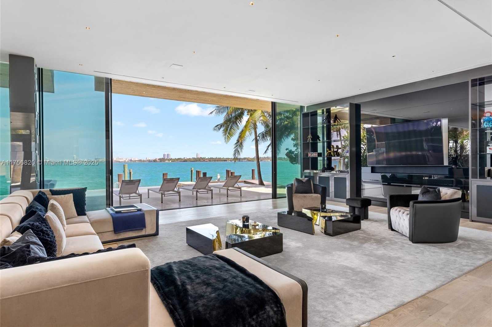 Small Image of 825 EAST DILIDO DR, Miami Beach Number 4