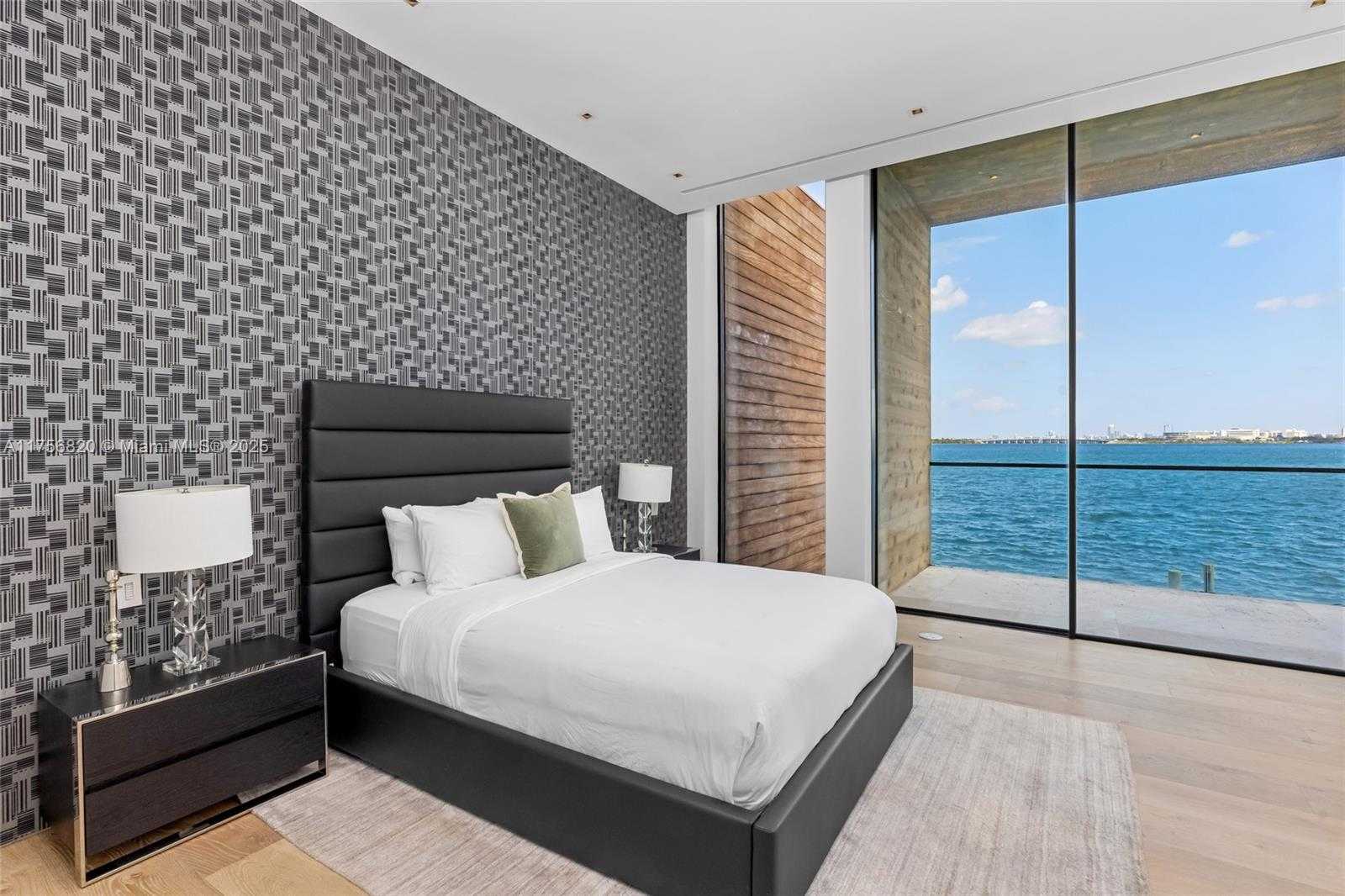 Small Image of 825 EAST DILIDO DR, Miami Beach Number 40