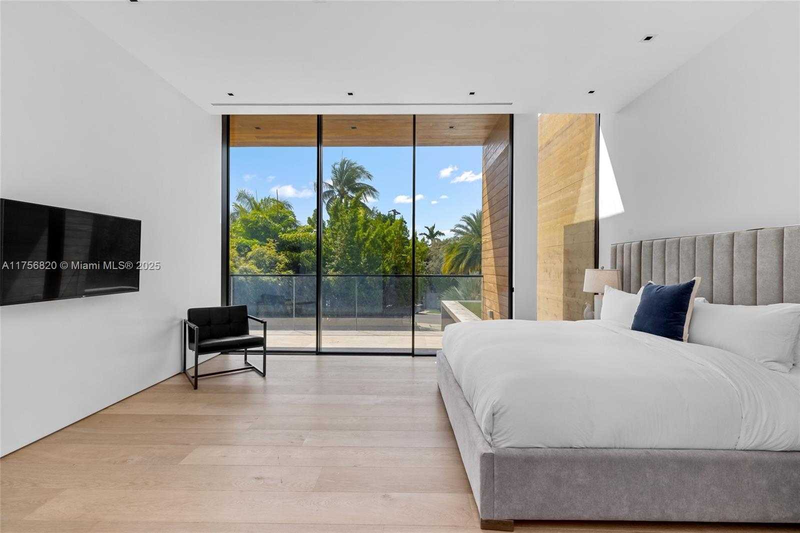 Small Image of 825 EAST DILIDO DR, Miami Beach Number 50