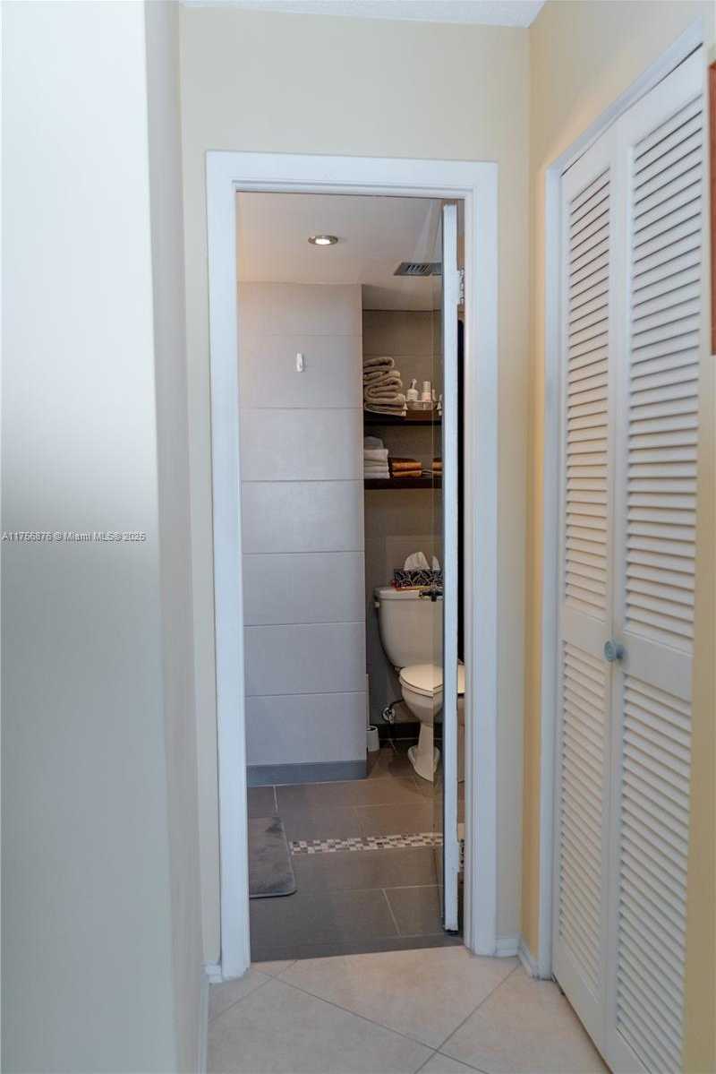 Small Image of 1600 SOUTH OCEAN DR #8I, Hollywood Number 10