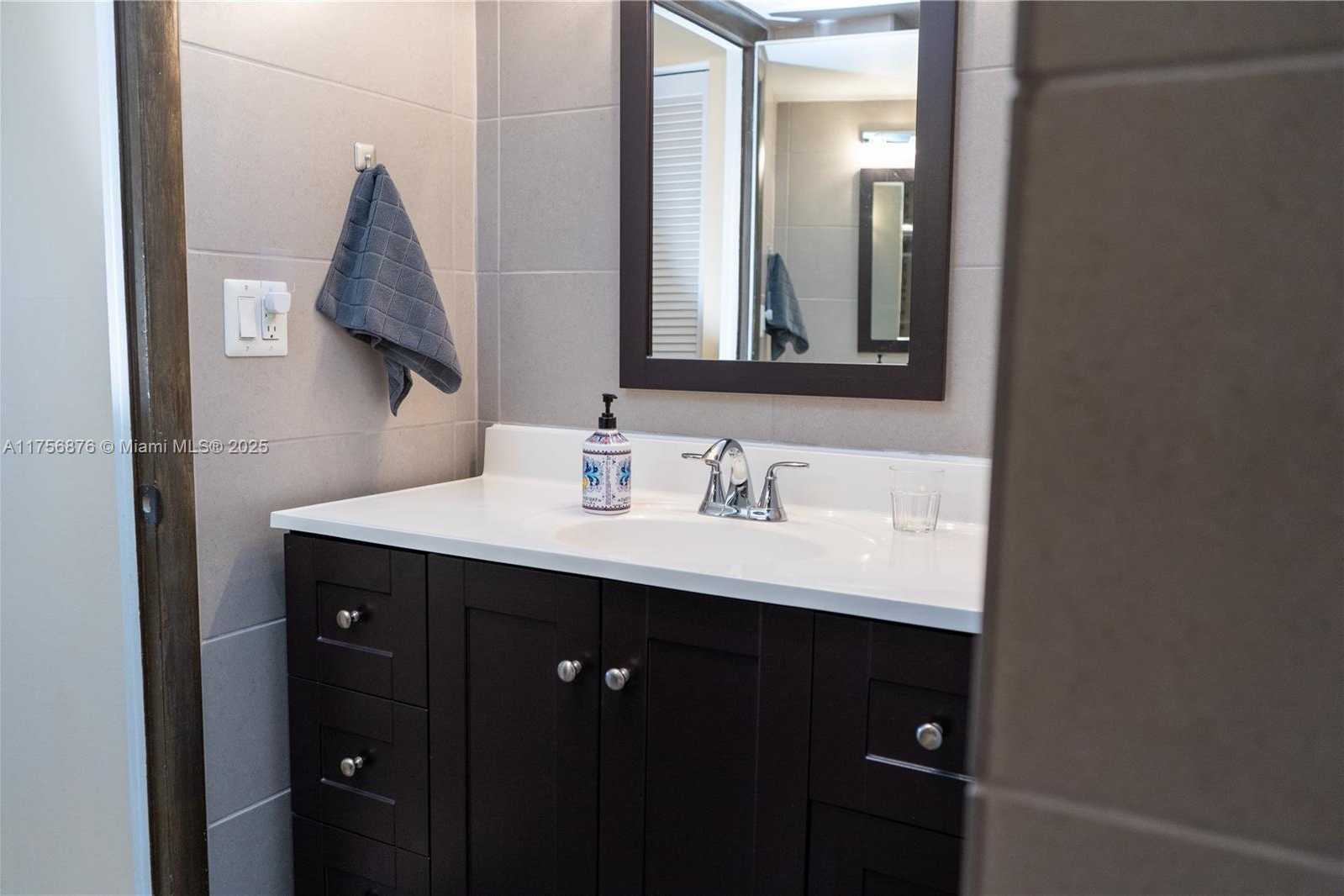 Small Image of 1600 SOUTH OCEAN DR #8I, Hollywood Number 6