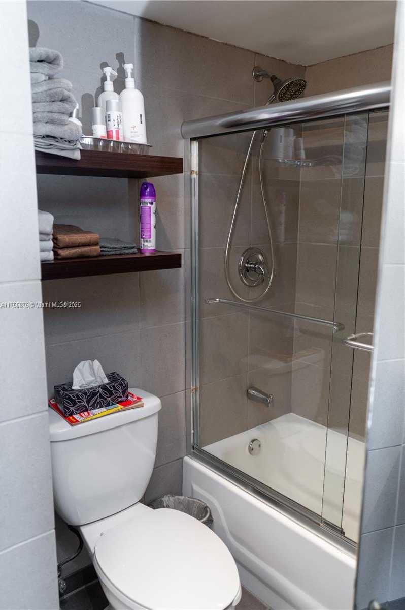 Small Image of 1600 SOUTH OCEAN DR #8I, Hollywood Number 8