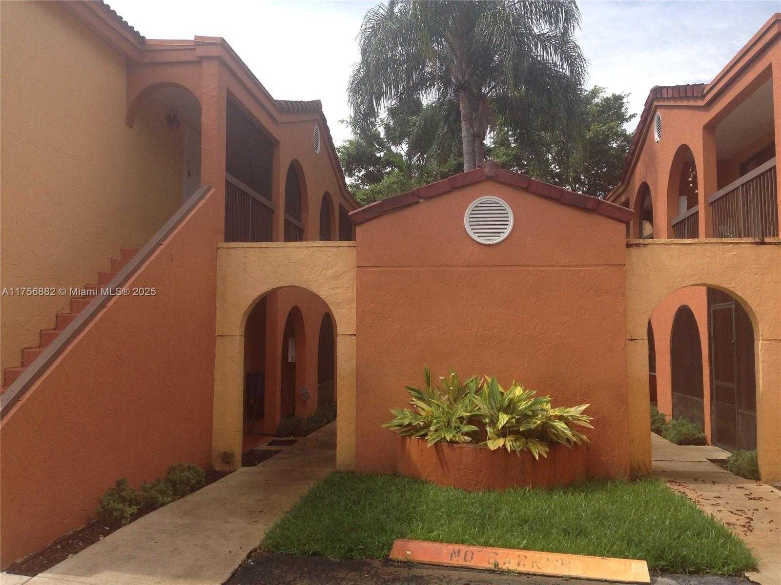 Small Image of 18236 MEDITERRANEAN BLVD #1207, Hialeah Number 2