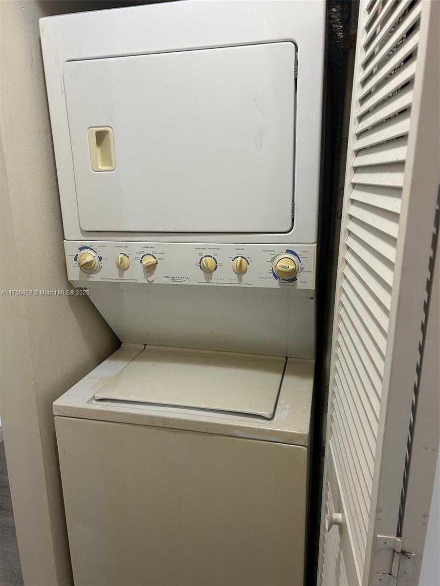 Small Image of 18236 MEDITERRANEAN BLVD #1207, Hialeah Number 9