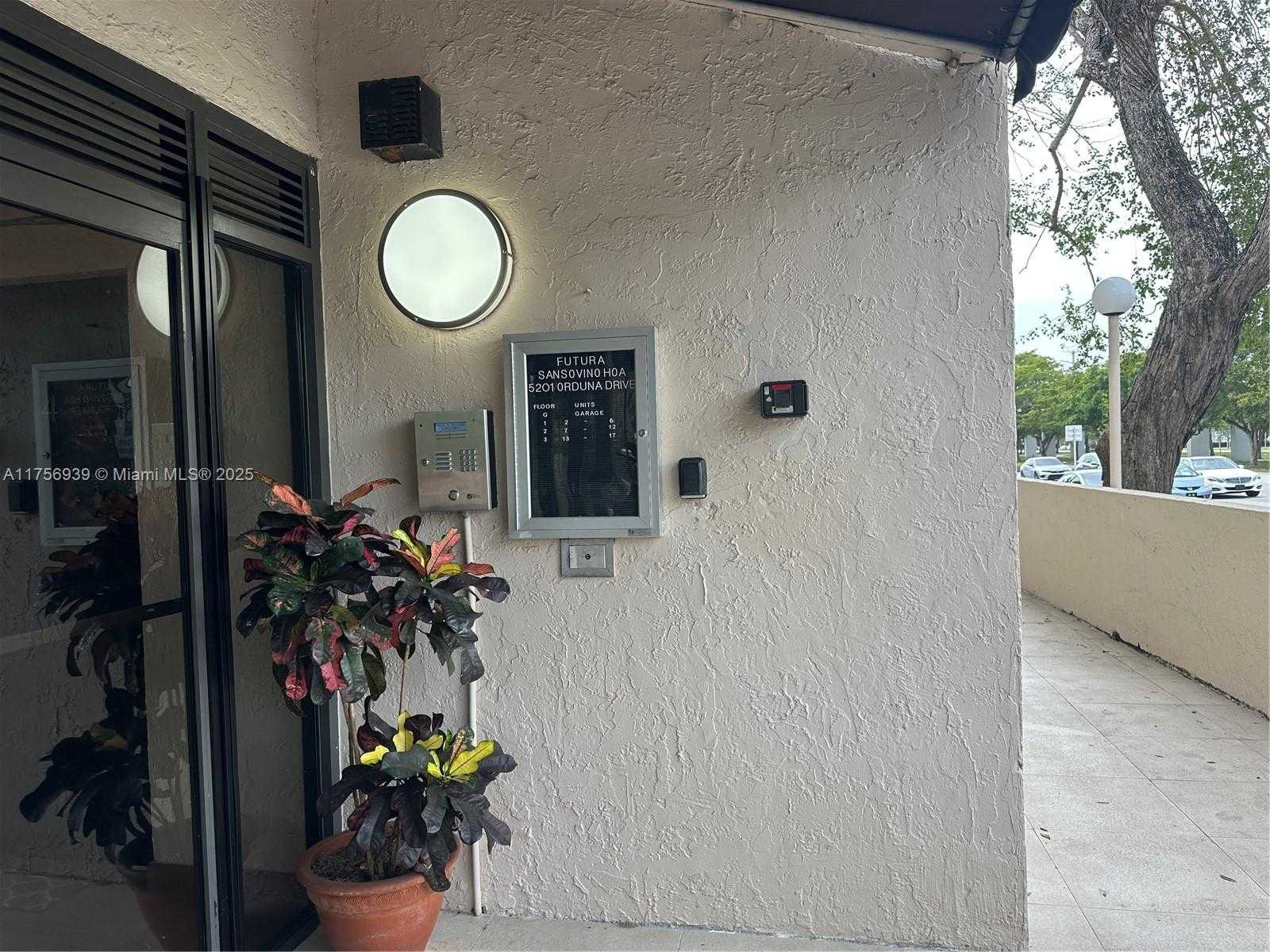 Small Image of 5201 ORDUNA DR #16, Coral Gables Number 12