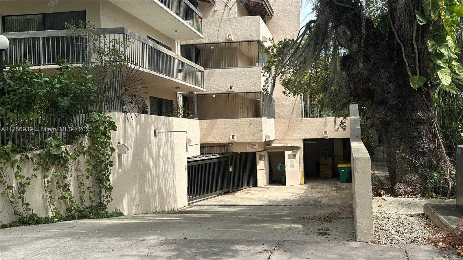 Small Image of 5201 ORDUNA DR #16, Coral Gables Number 13
