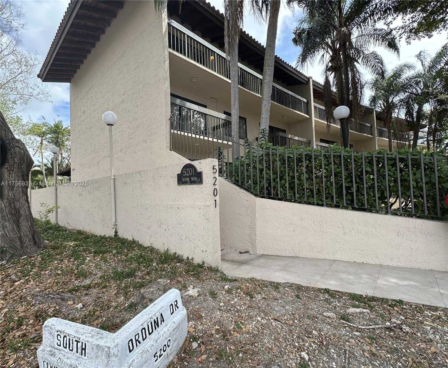 Small Image of 5201 ORDUNA DR #16, Coral Gables Number 17