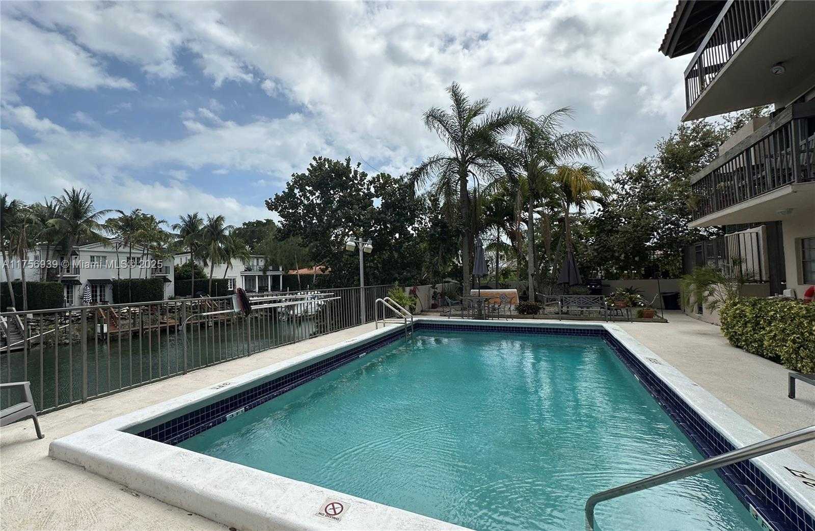 Small Image of 5201 ORDUNA DR #16, Coral Gables Number 20